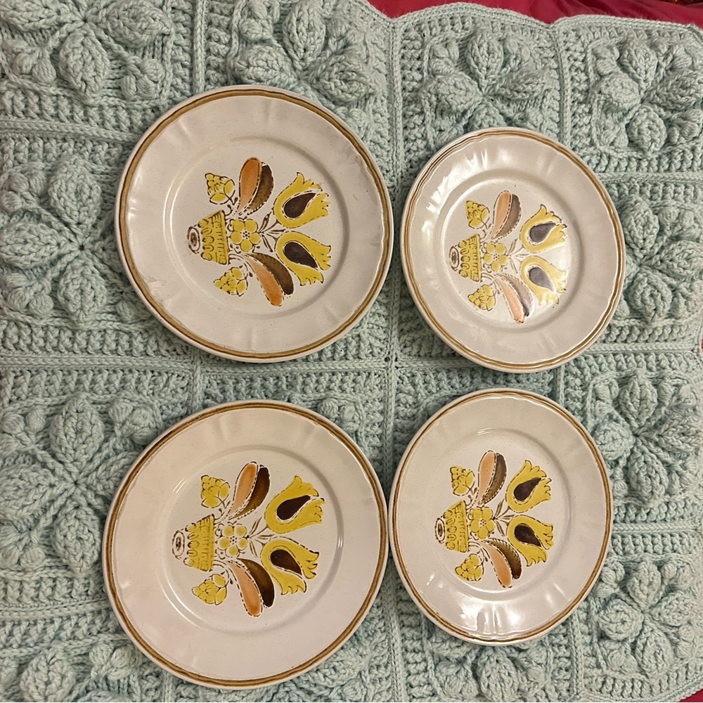 10.5” dinner-Bountiful Vintage Americana hearthside Plates - Set of 4